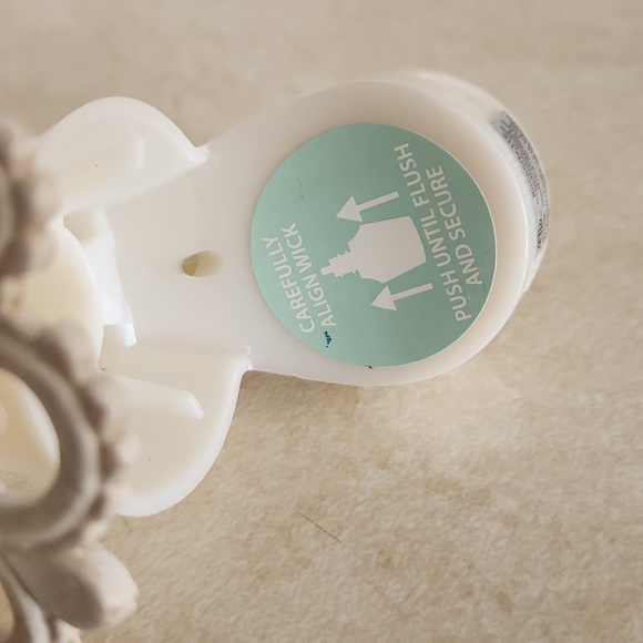 🌼 Wall Frangeance Diffuser - Picture 3 of 4